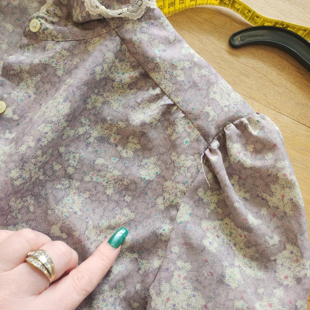 Vintage 1970s Lavender Floral Lace Trim Long Sleeve Union Made Blouse - Thumbnail 8