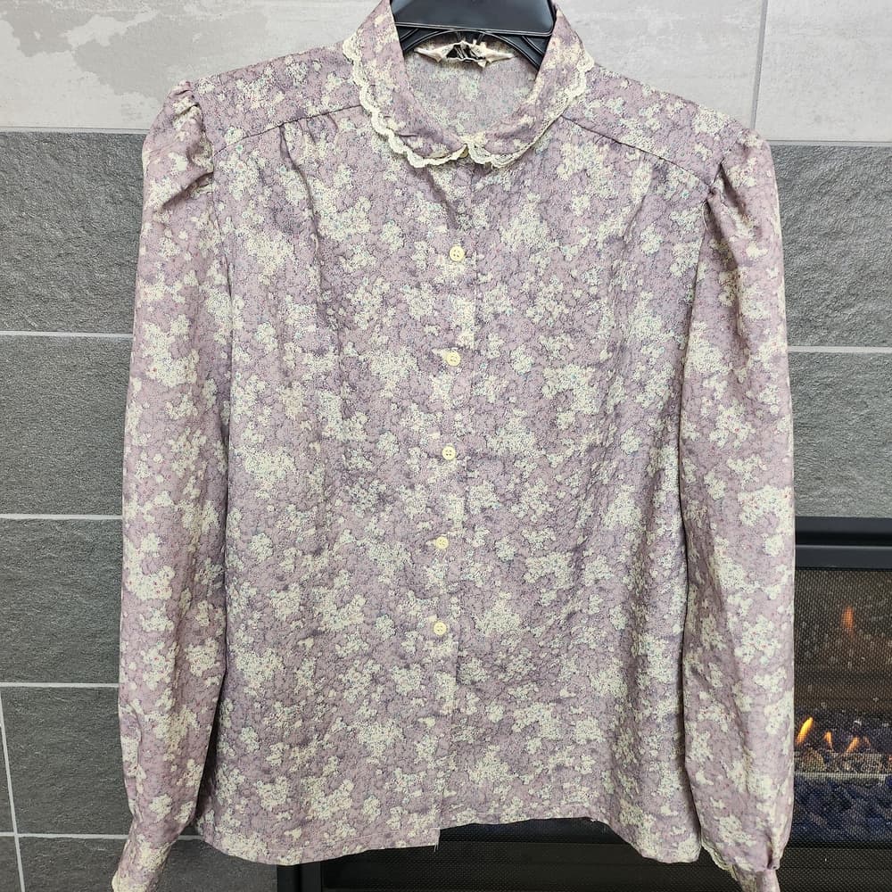 Vintage 1970s Lavender Floral Lace Trim Long Sleeve Union Made Blouse - Thumbnail 11