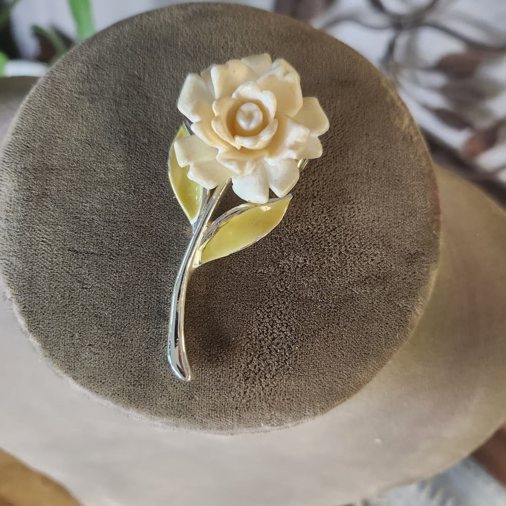 Vintage JJ Cream Rose Floral Stem Brooch With Enamel Leaves - Thumbnail 7