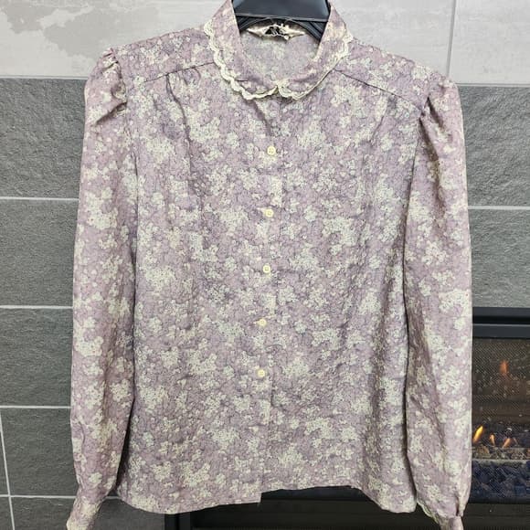 Vintage 1970s Lavender Floral Lace Trim Long Sleeve Union Made Blouse - Thumbnail 12