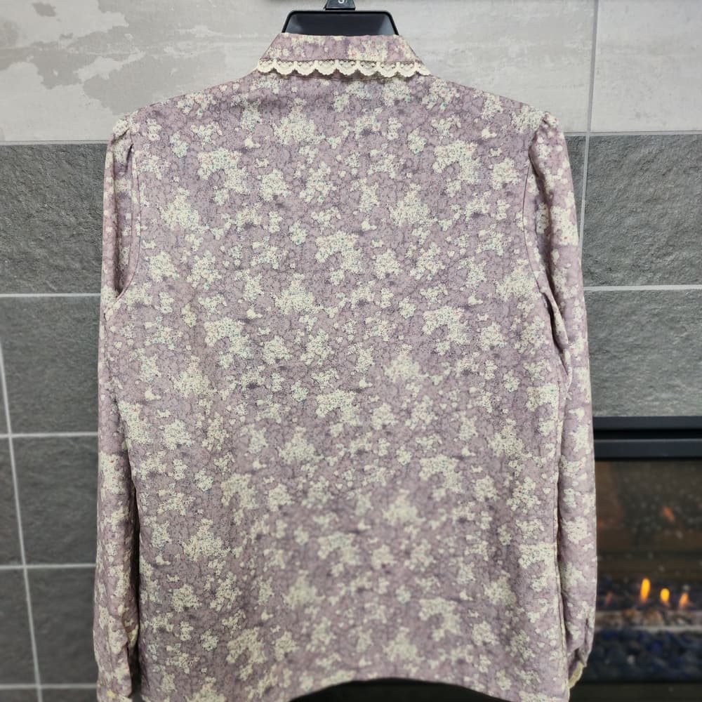 Vintage 1970s Lavender Floral Lace Trim Long Sleeve Union Made Blouse - Thumbnail 6