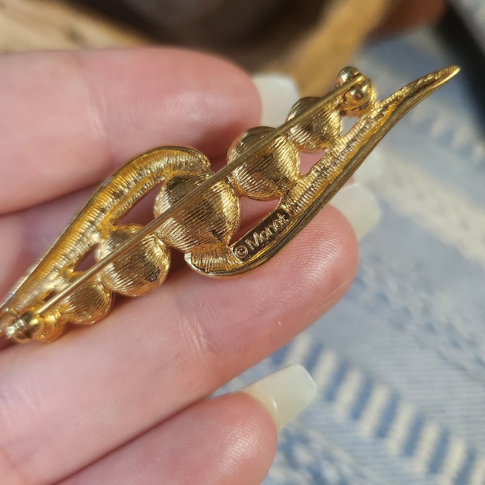 Vintage Monet Classic Pearl and Gold-Tone Wave Brooch - White Pearls - Thumbnail 3