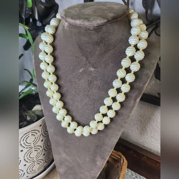Vintage Cream Plastic Textured Beaded Double-Strand Necklace Marked Japan - Thumbnail 8