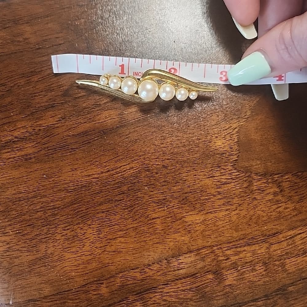Vintage Monet Classic Pearl and Gold-Tone Wave Brooch - White Pearls - Thumbnail 5