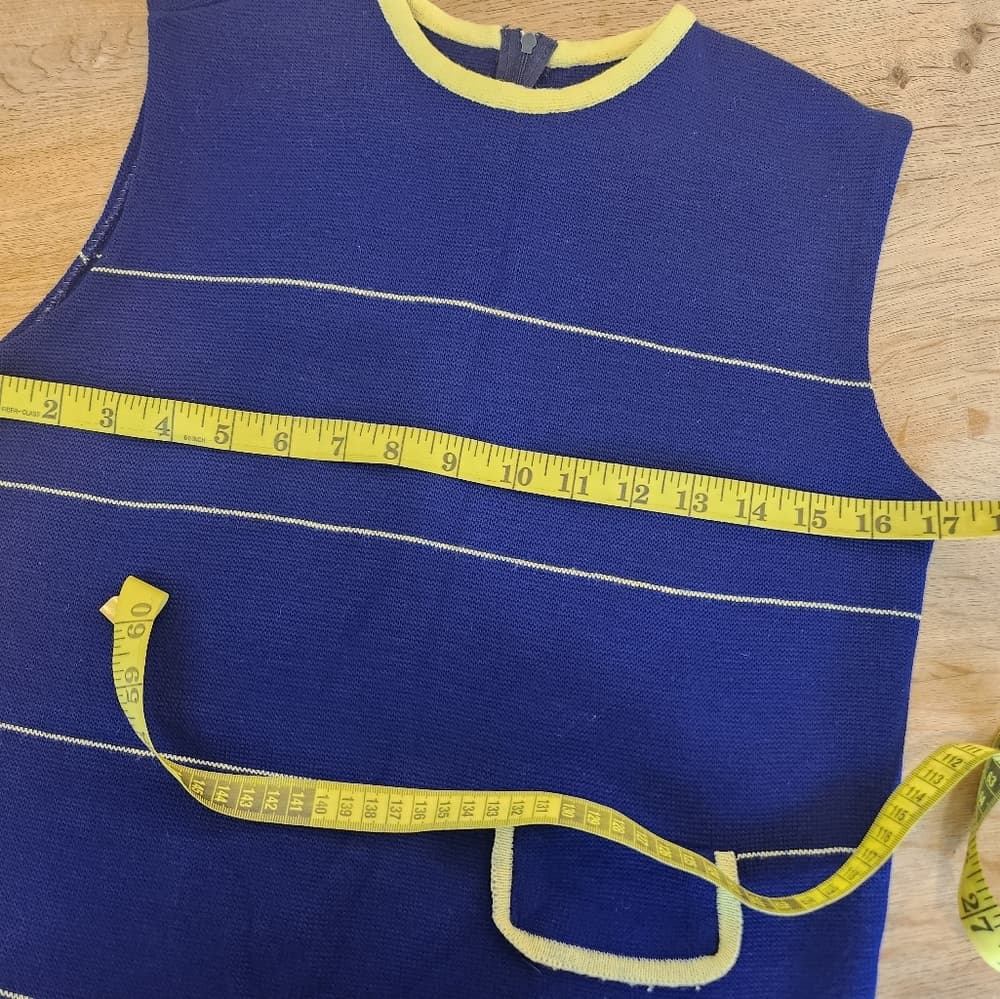 1960s Royal Blue Two-Piece Fine Knit Set with Yellow Trim By Roger Fashions - Thumbnail 9