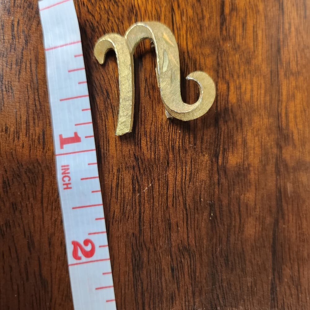 Vintage Gold Tone Initial 'N' Brooch Pin Signed - Thumbnail 3