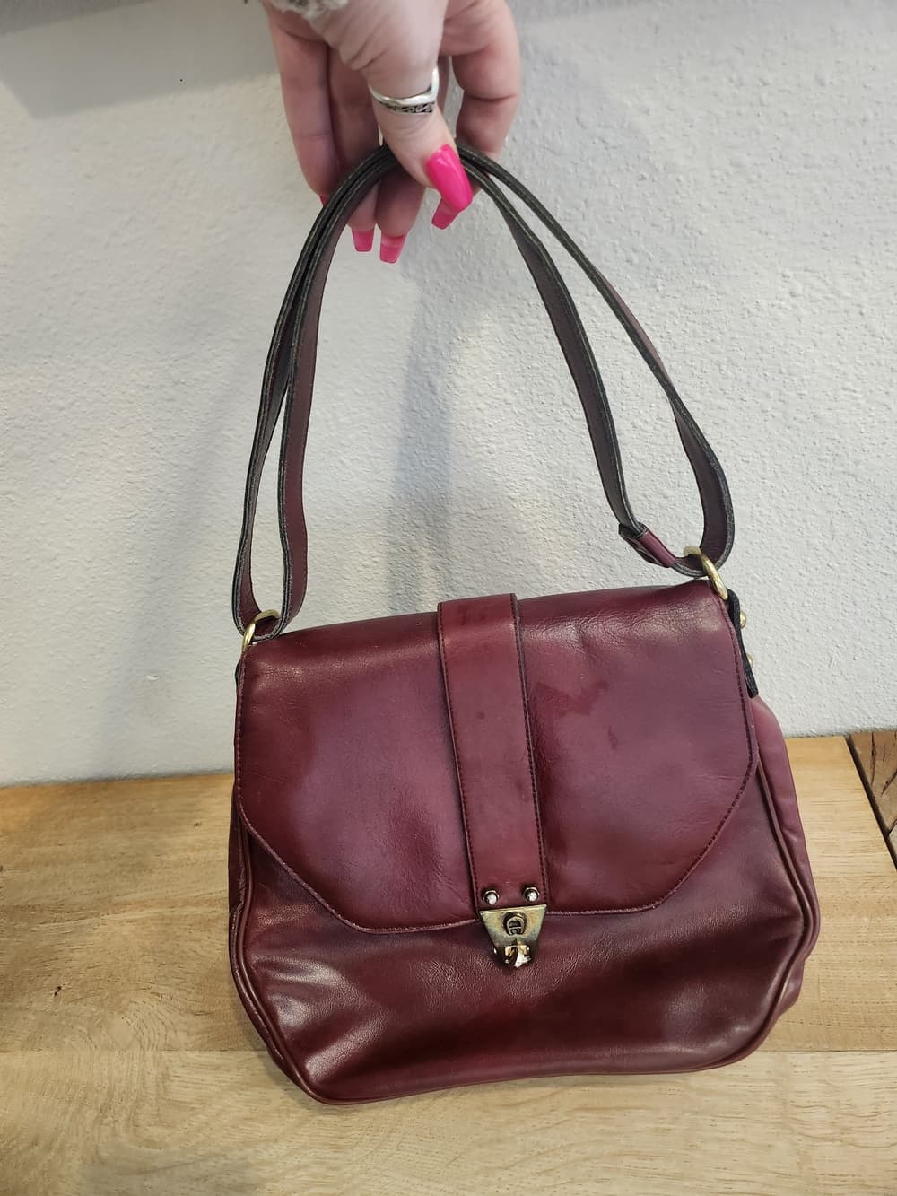 Vintage Etienne Aigner Oxblood Hand Made Leather Shoulder Bag Turn Lock - Thumbnail 16