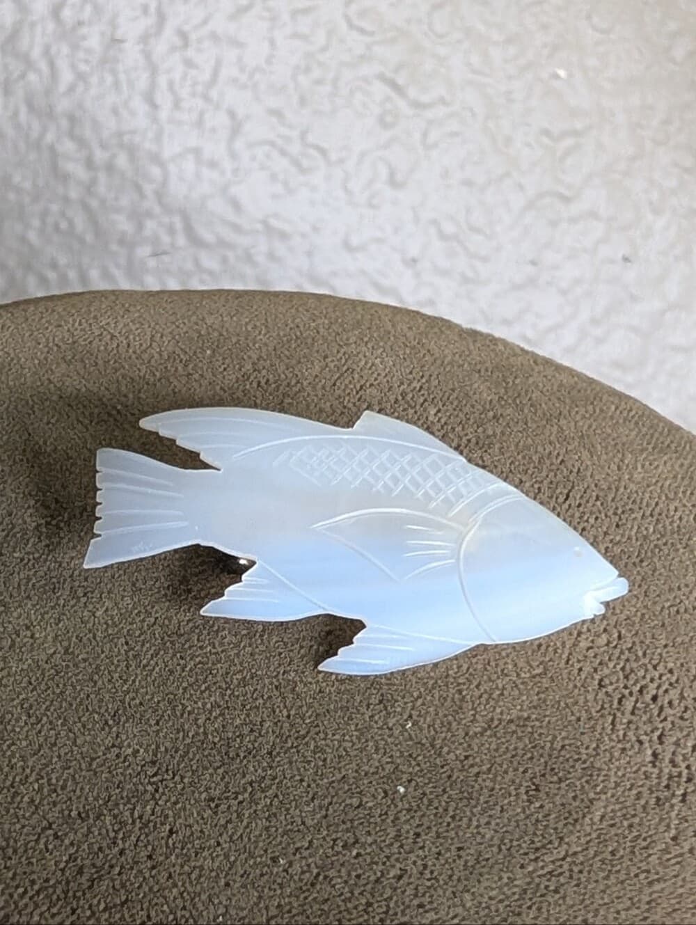Vintage Carved Shell Mother Of Pearl Opalescent Fish Pin Brooch - Thumbnail 7
