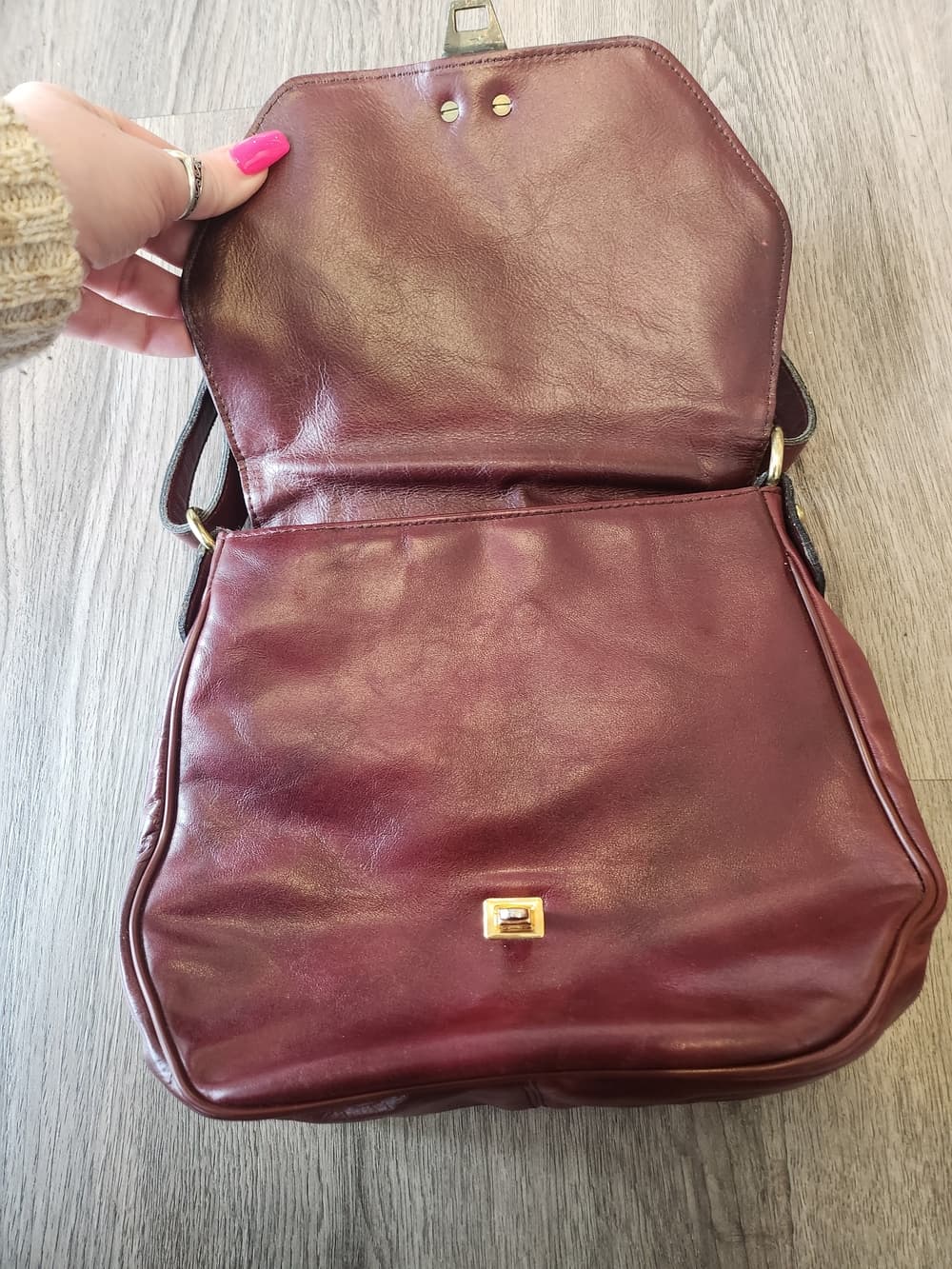 Vintage Etienne Aigner Oxblood Hand Made Leather Shoulder Bag Turn Lock - Thumbnail 3