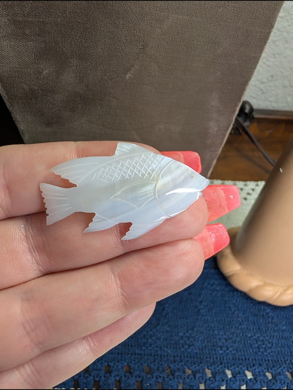 Vintage Carved Shell Mother Of Pearl Opalescent Fish Pin Brooch - Thumbnail 2