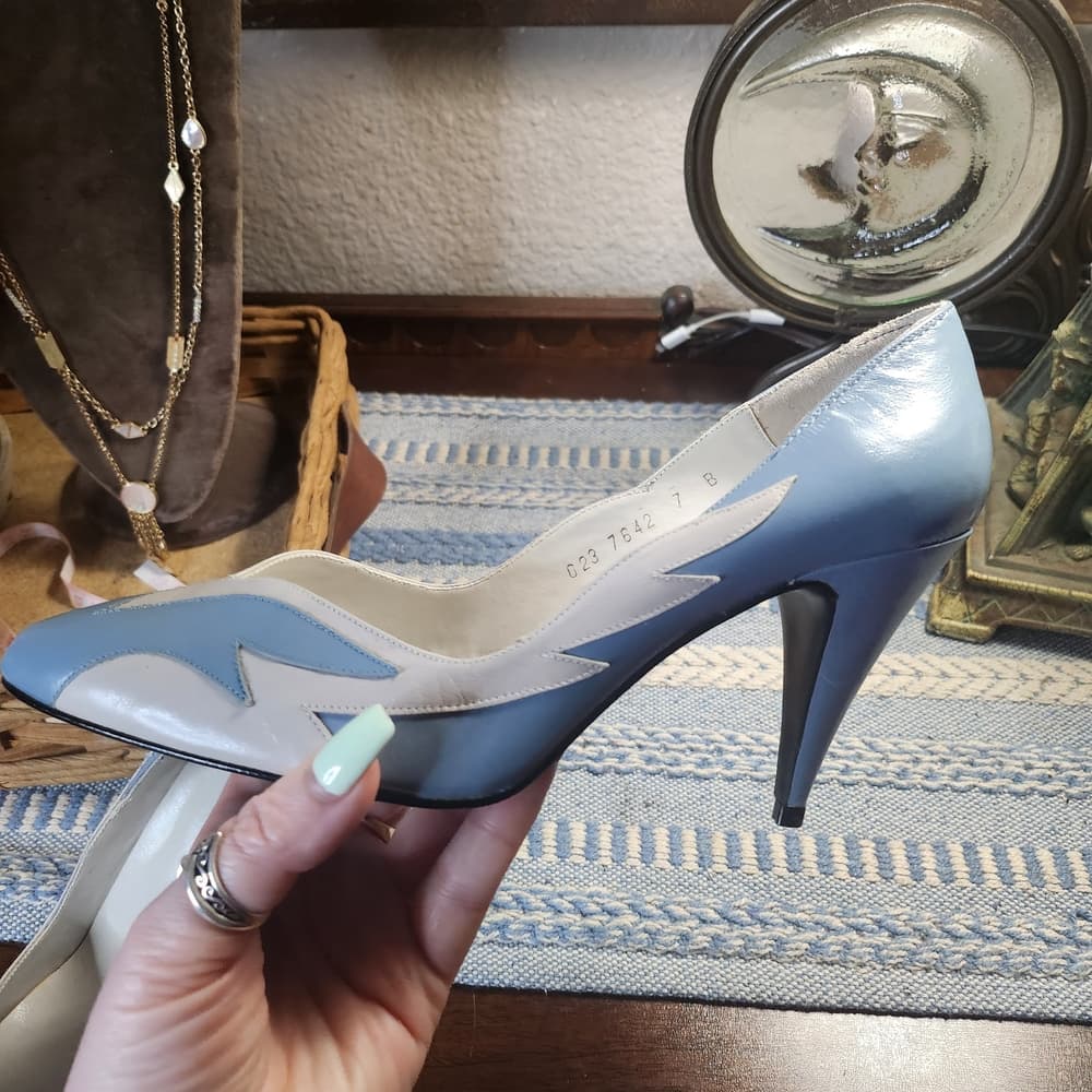 Vintage Pointed Toe Two-Tone Blue & Cream Pumps Made In SPAIN - Thumbnail 4
