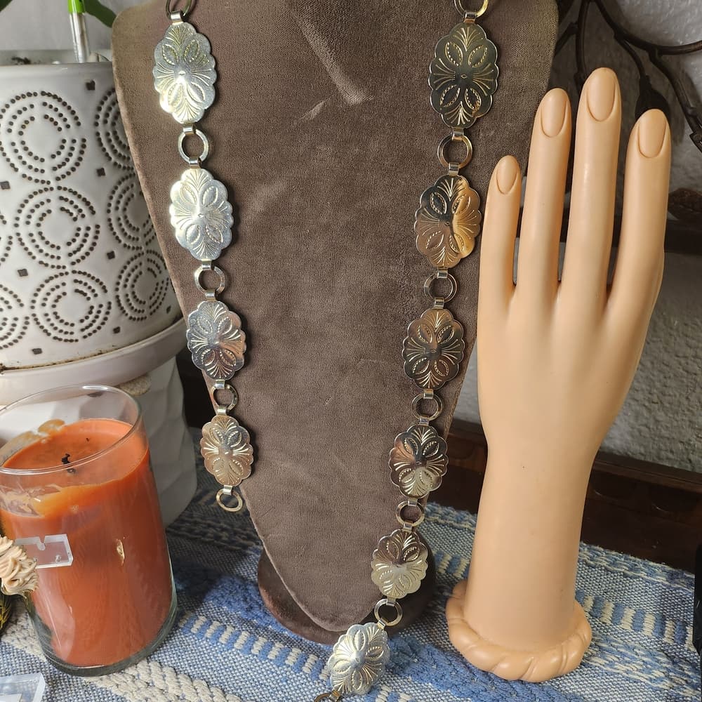 Vintage Fiesta Southwestern Style Floral Concho Link Chain Silver Tone Belt