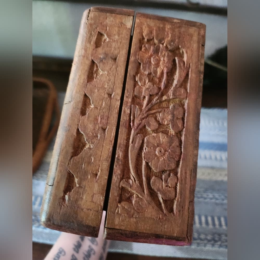 Mid Century Intricately Carved Wooden Jewelry Box With Shell Inlay - Thumbnail 7