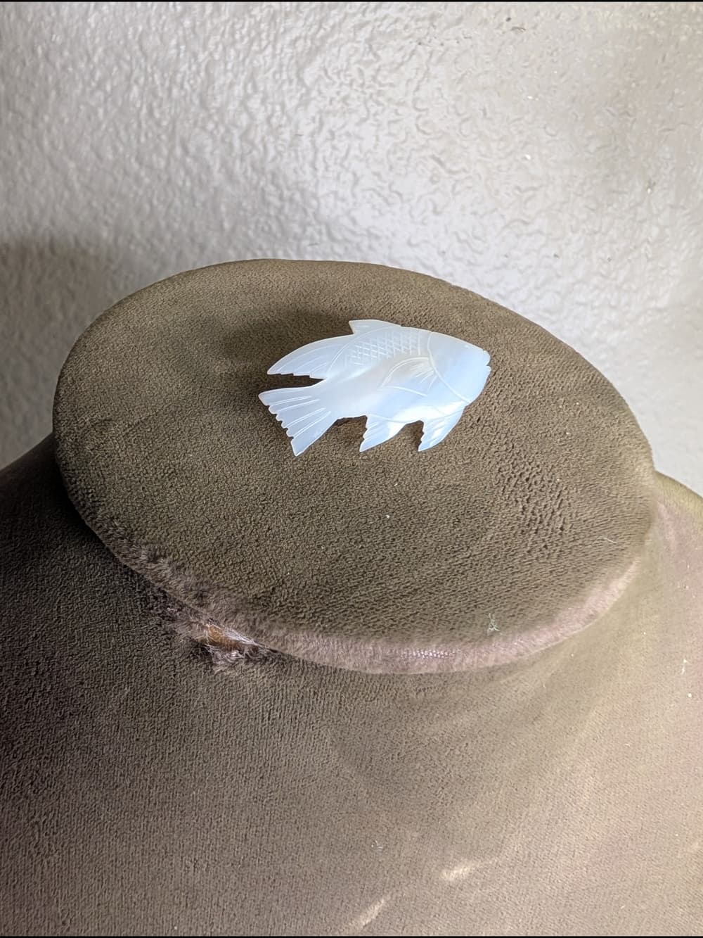 Vintage Carved Shell Mother Of Pearl Opalescent Fish Pin Brooch - Thumbnail 6