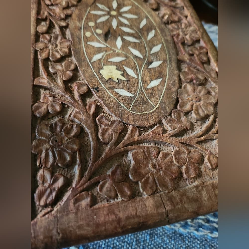 Mid Century Intricately Carved Wooden Jewelry Box With Shell Inlay - Thumbnail 9