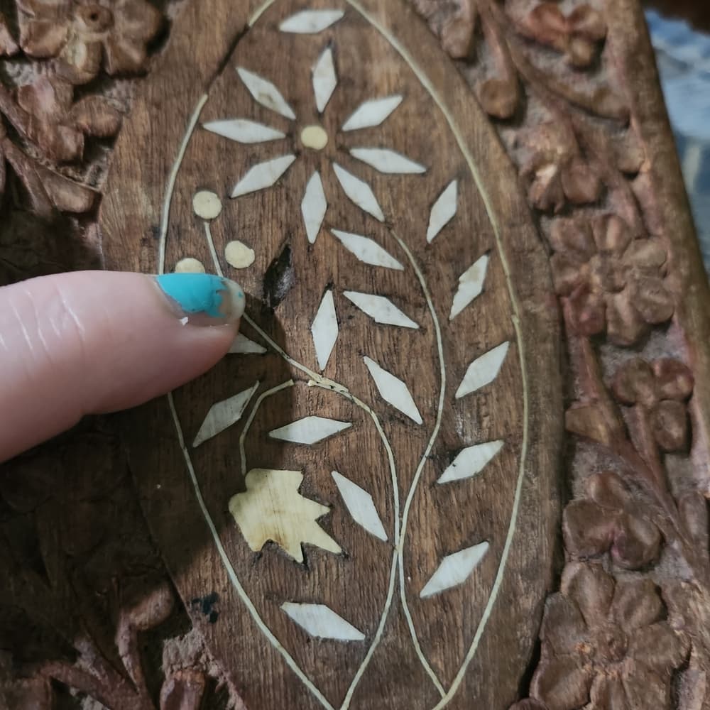 Mid Century Intricately Carved Wooden Jewelry Box With Shell Inlay - Thumbnail 10