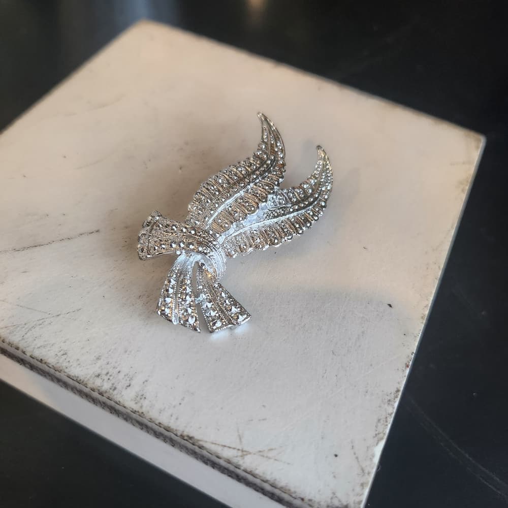 Vintage Gerry's Signed Silver Tone Leaf And Ribbon Brooch Faux Marcasite