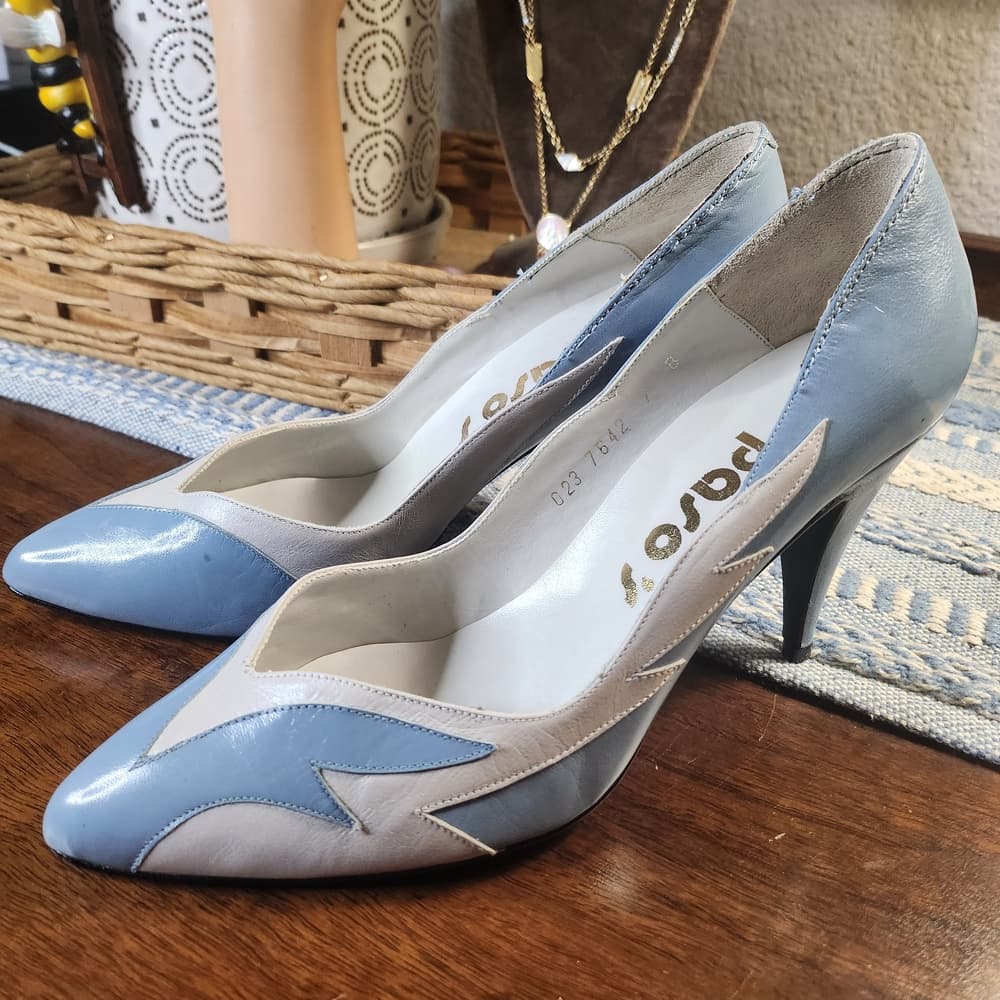 Vintage Pointed Toe Two-Tone Blue & Cream Pumps Made In SPAIN - Thumbnail 3