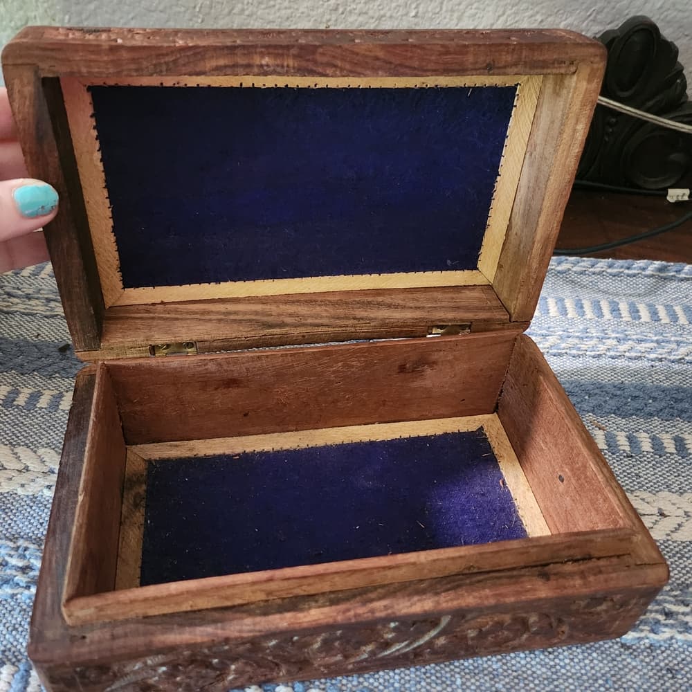 Mid Century Intricately Carved Wooden Jewelry Box With Shell Inlay - Thumbnail 2