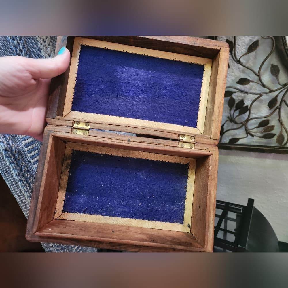 Mid Century Intricately Carved Wooden Jewelry Box With Shell Inlay - Thumbnail 3