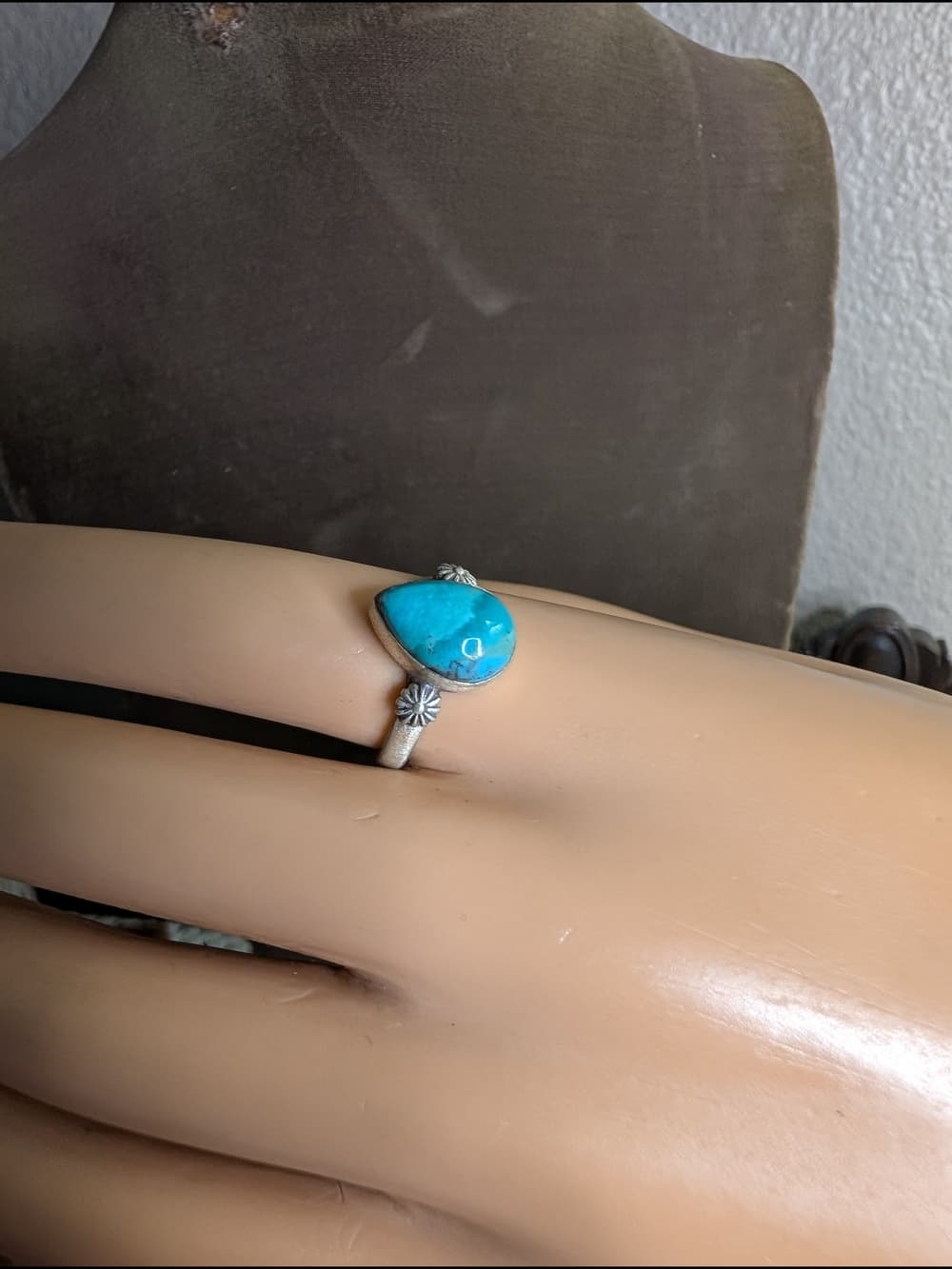 Southwestern Style Sterling Silver Teardrop Mojave Turquoise Ring - Size 7 - Thumbnail 4