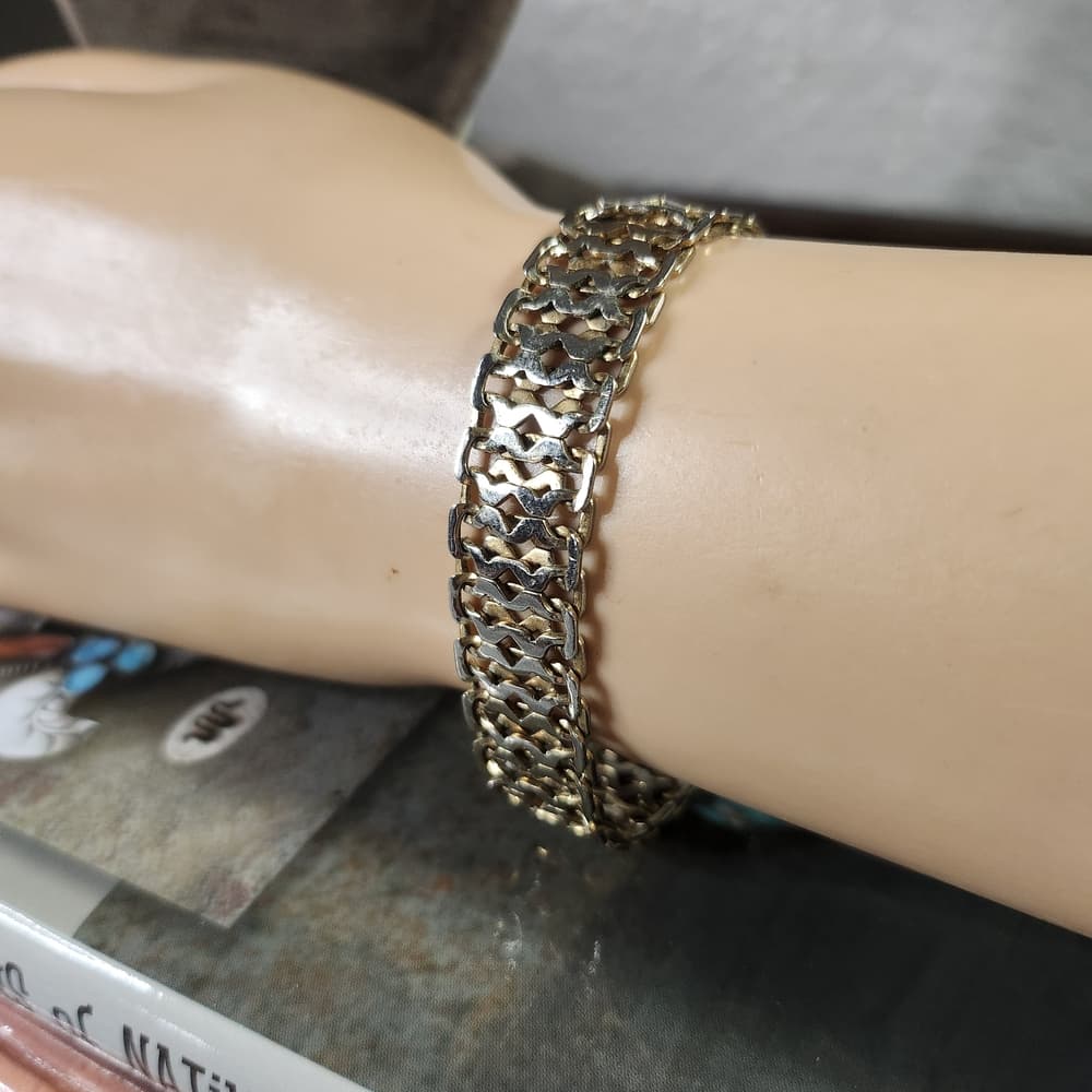 Vintage Signed Monet Gold Tone Link Chain 7" Bracelet