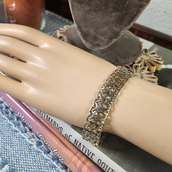 Vintage Signed Monet Gold Tone Link Chain 7" Bracelet - Thumbnail 10