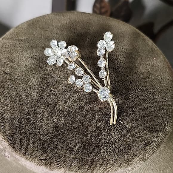 Vintage Silver Tone White Rhinestone Flower Bunch Brooch - Thumbnail 10