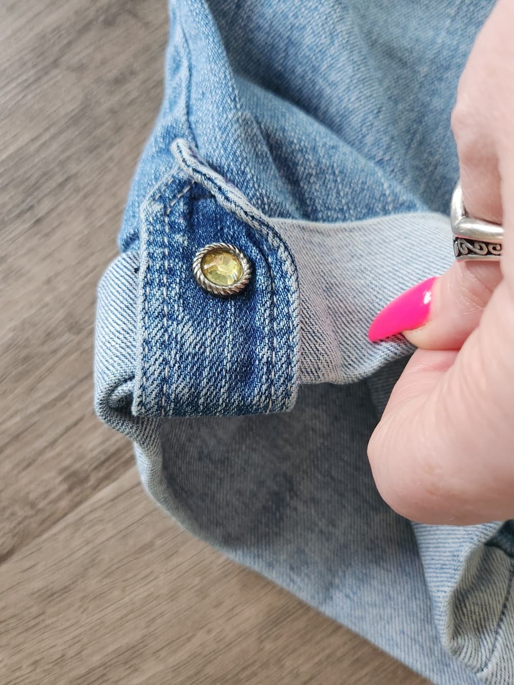 NYDJ Light Blue Cropped Roll-Cuff Capri Jeans With Rhinestone Buttons - Thumbnail 7