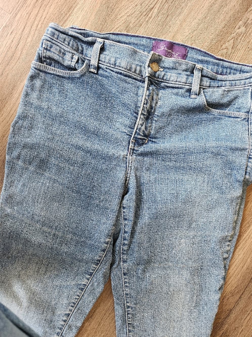NYDJ Light Blue Cropped Roll-Cuff Capri Jeans With Rhinestone Buttons
