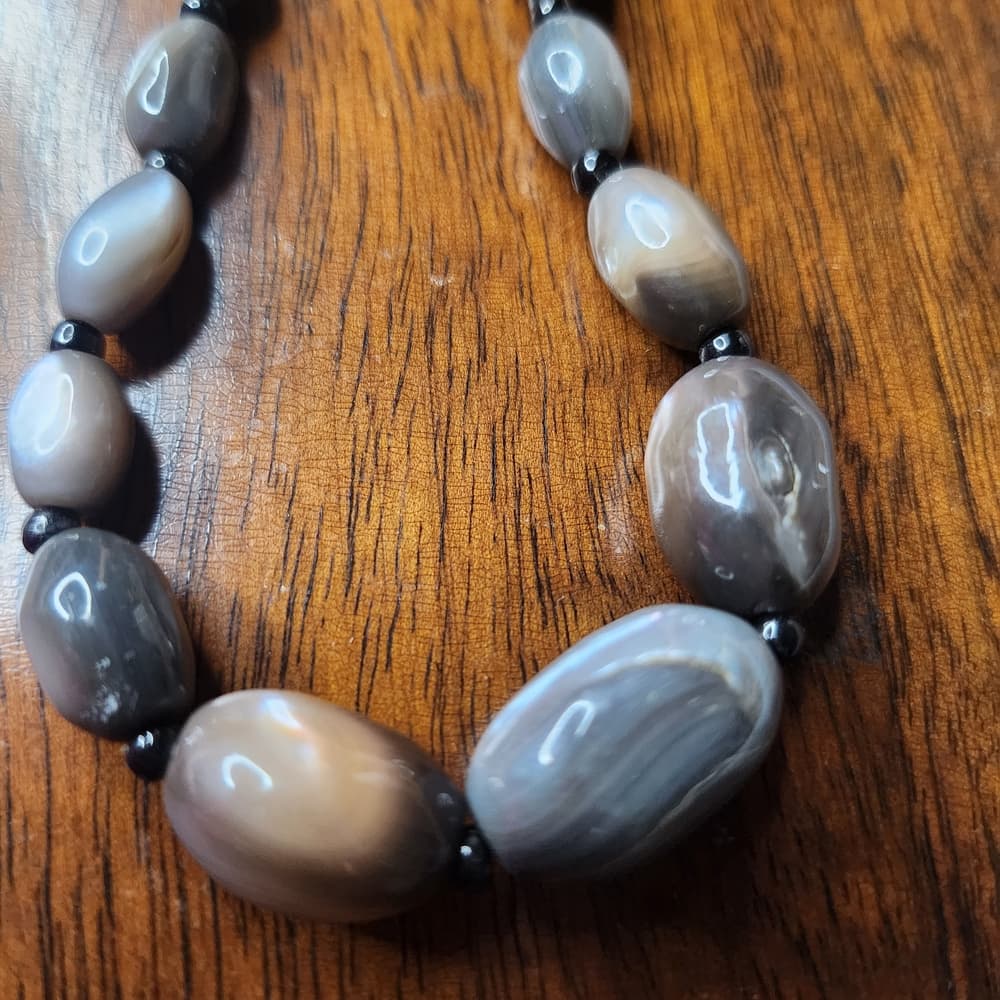 Gorgeous Luster Gray Mother Of Pearl Shell Oblong Beaded Graduated Necklace - Thumbnail 7