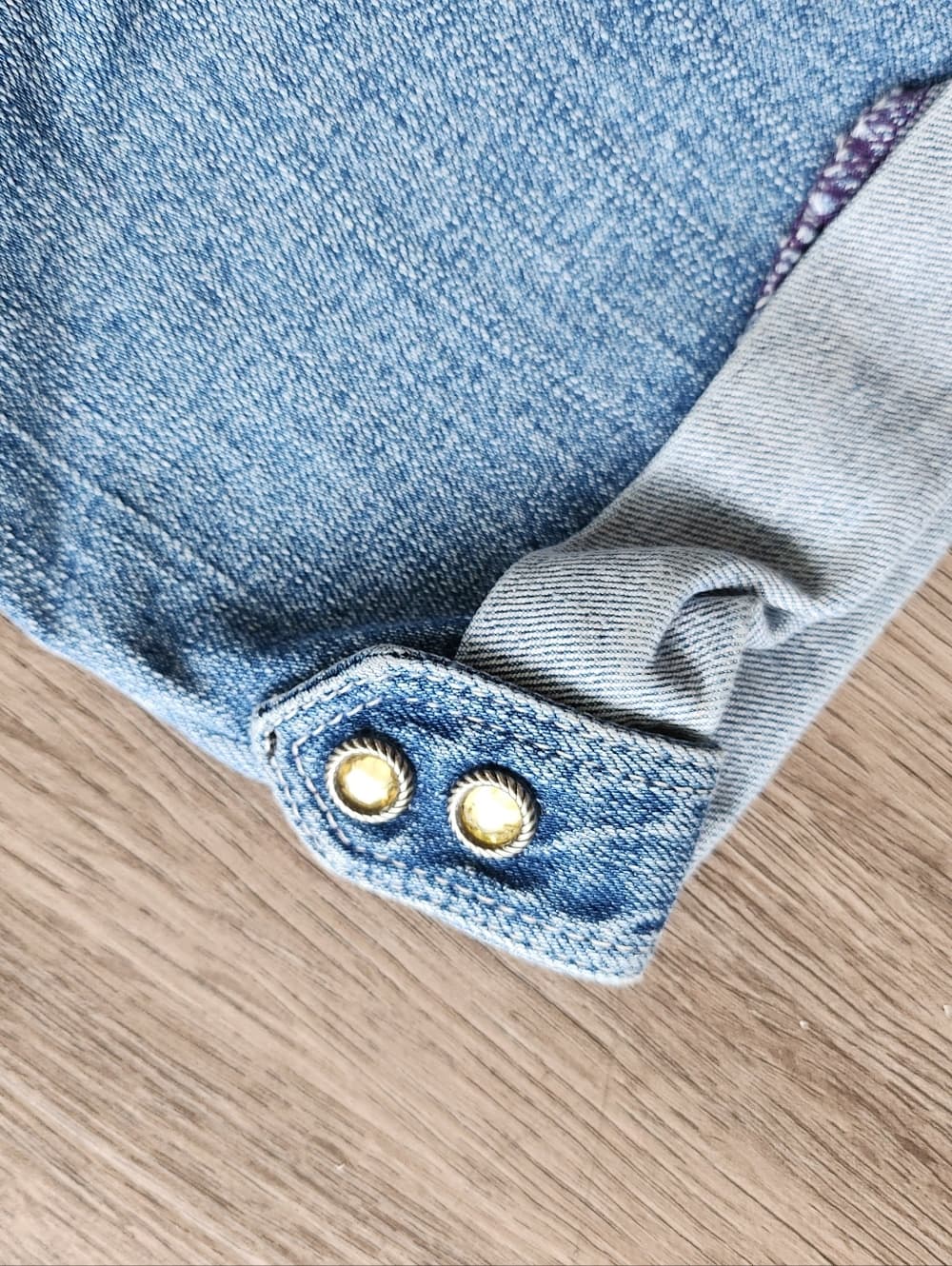 NYDJ Light Blue Cropped Roll-Cuff Capri Jeans With Rhinestone Buttons - Thumbnail 9