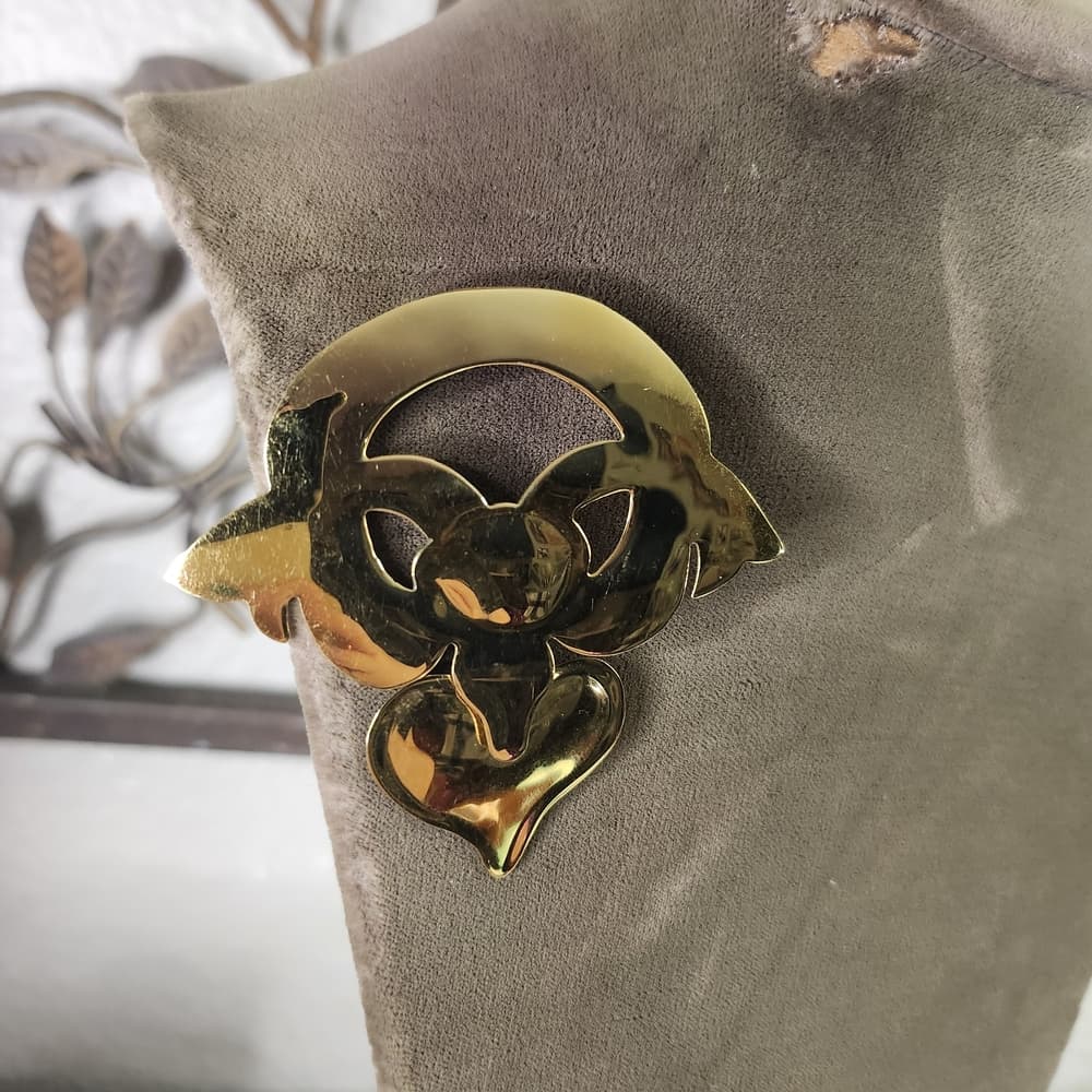 Vintage Gold Tone Signed Heart With Movable Parts Brooch SH 96