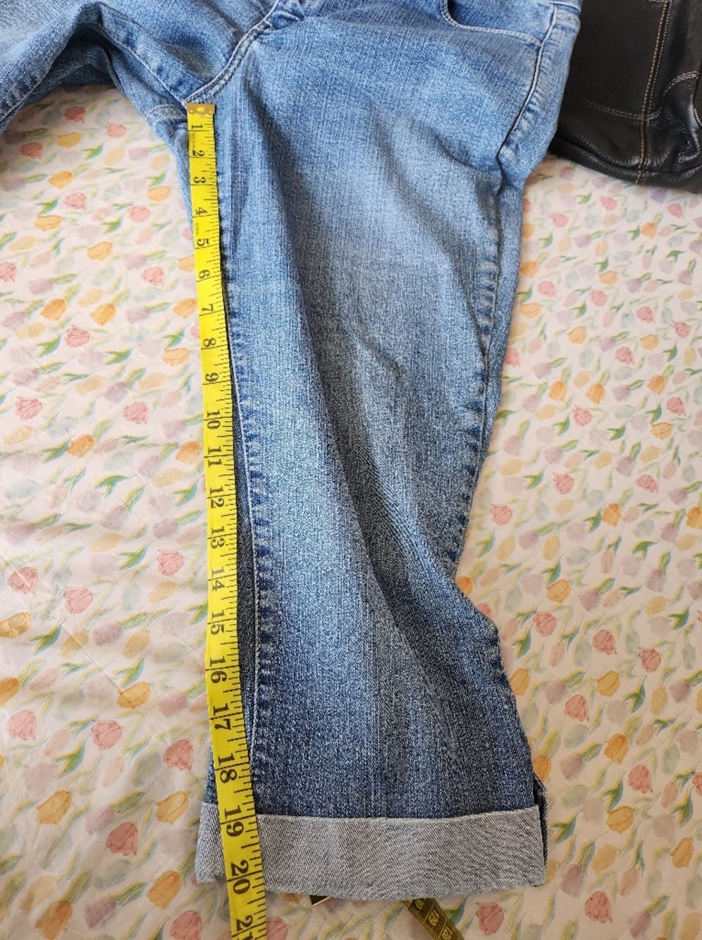 NYDJ Light Blue Cropped Roll-Cuff Capri Jeans With Rhinestone Buttons - Thumbnail 12