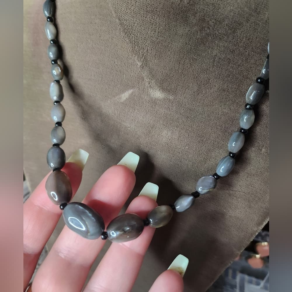 Gorgeous Luster Gray Mother Of Pearl Shell Oblong Beaded Graduated Necklace - Thumbnail 2