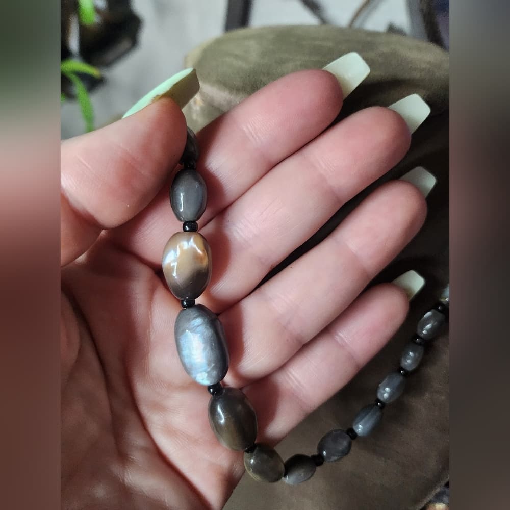 Gorgeous Luster Gray Mother Of Pearl Shell Oblong Beaded Graduated Necklace - Thumbnail 3