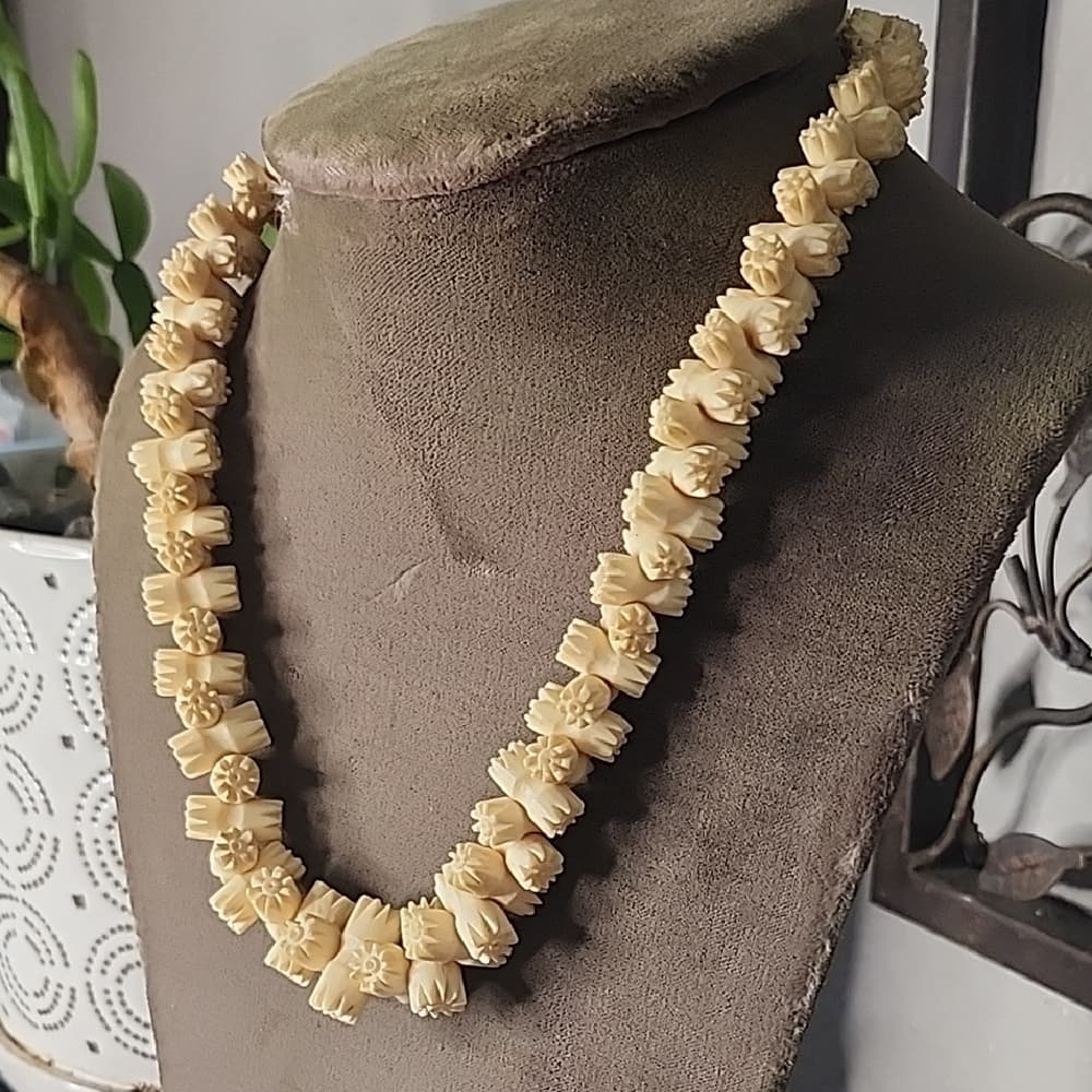 Vintage Carved Cream Bovine Bone Graduated Floral Necklace