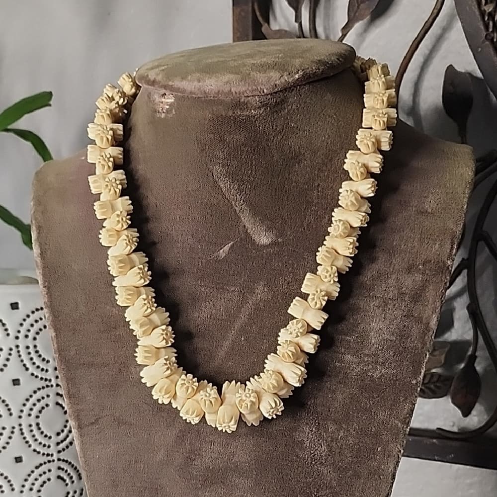 Vintage Carved Cream Bovine Bone Graduated Floral Necklace - Thumbnail 11