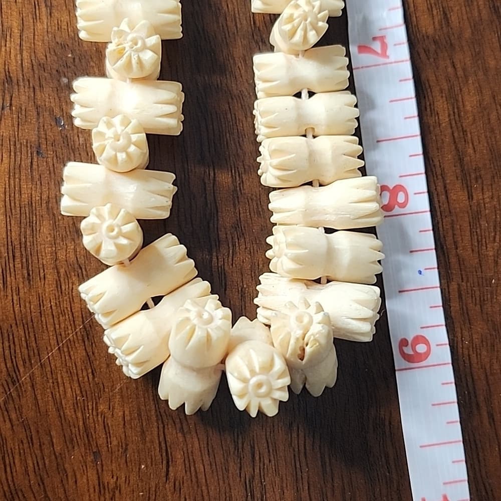 Vintage Carved Cream Bovine Bone Graduated Floral Necklace - Thumbnail 10