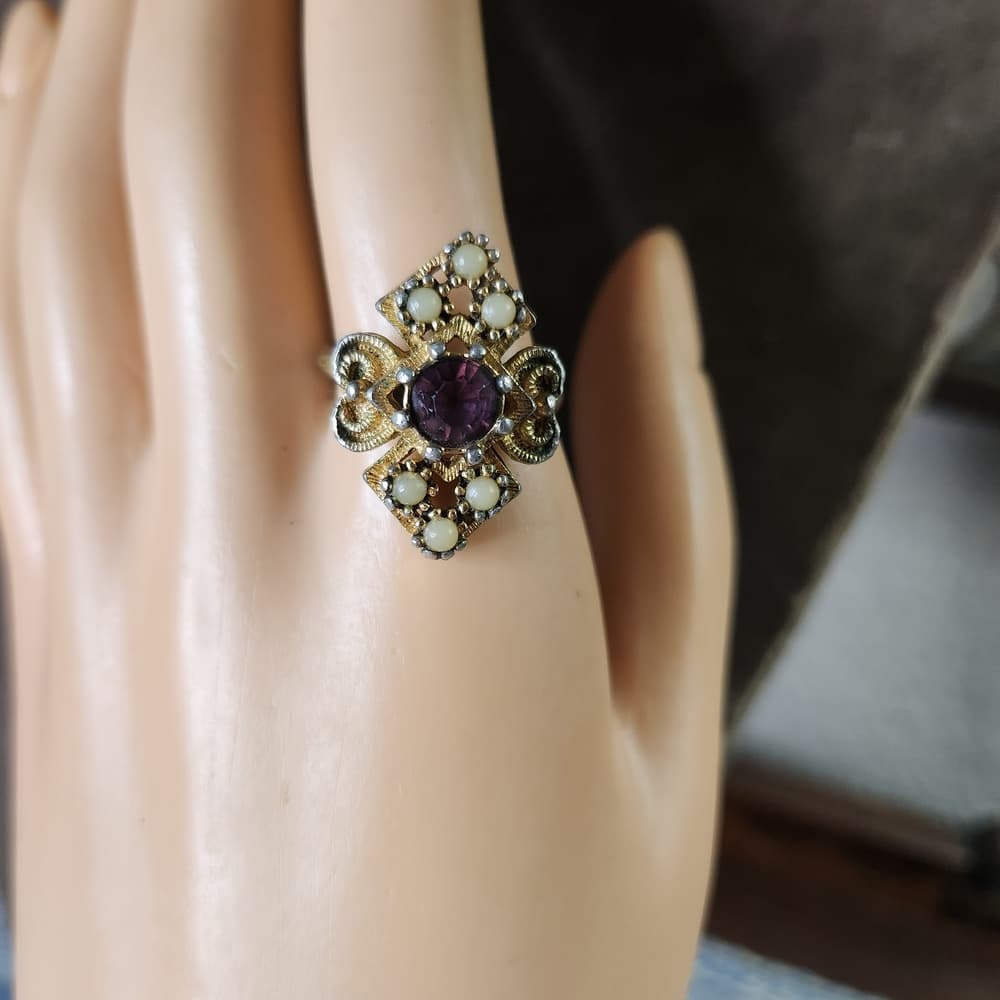 Vintage Sarah Coventry Purple Glass Mini Pearl Gold Tone Costume Ring - Thumbnail 4
