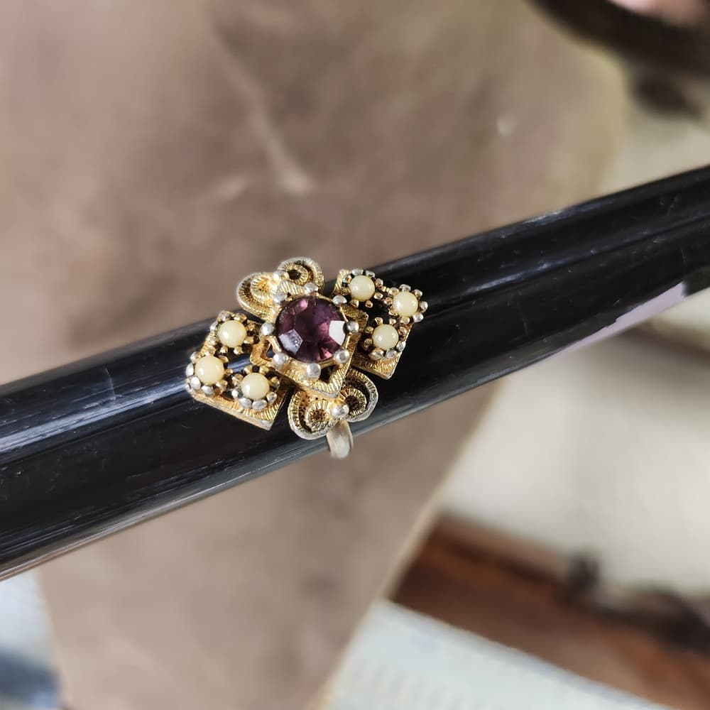 Vintage Sarah Coventry Purple Glass Mini Pearl Gold Tone Costume Ring - Thumbnail 8