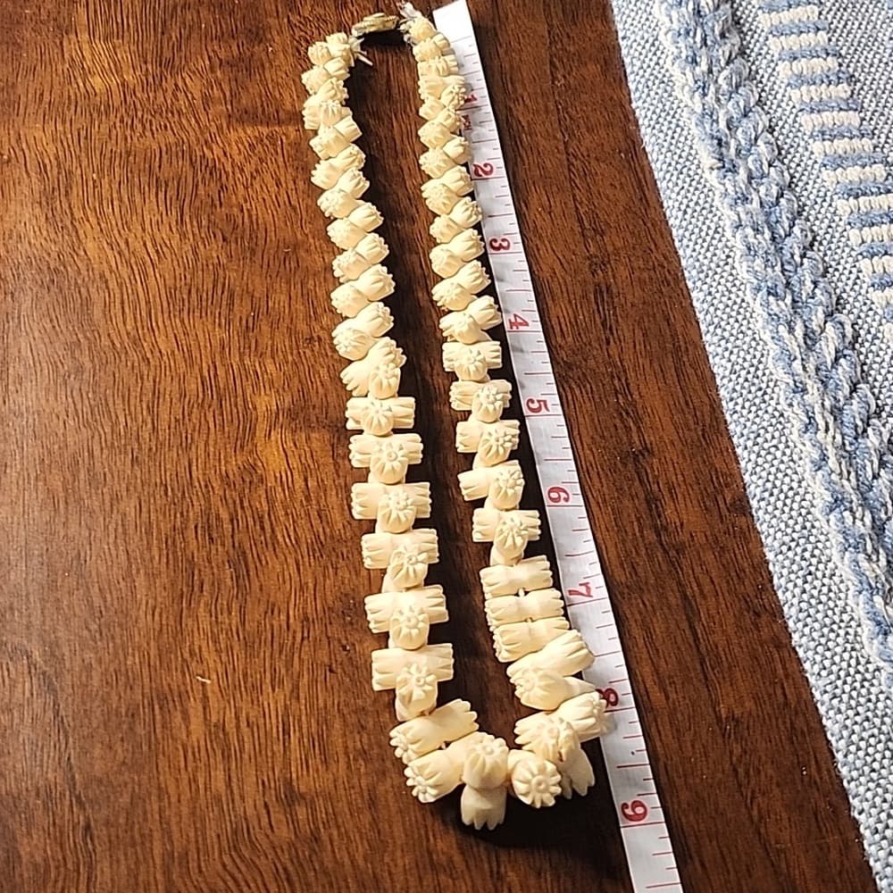 Vintage Carved Cream Bovine Bone Graduated Floral Necklace - Thumbnail 8
