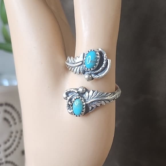 Navajo Handmade Sterling Silver Turquoise Leaf Design Adjustable Ring | Size 10 - Thumbnail 13