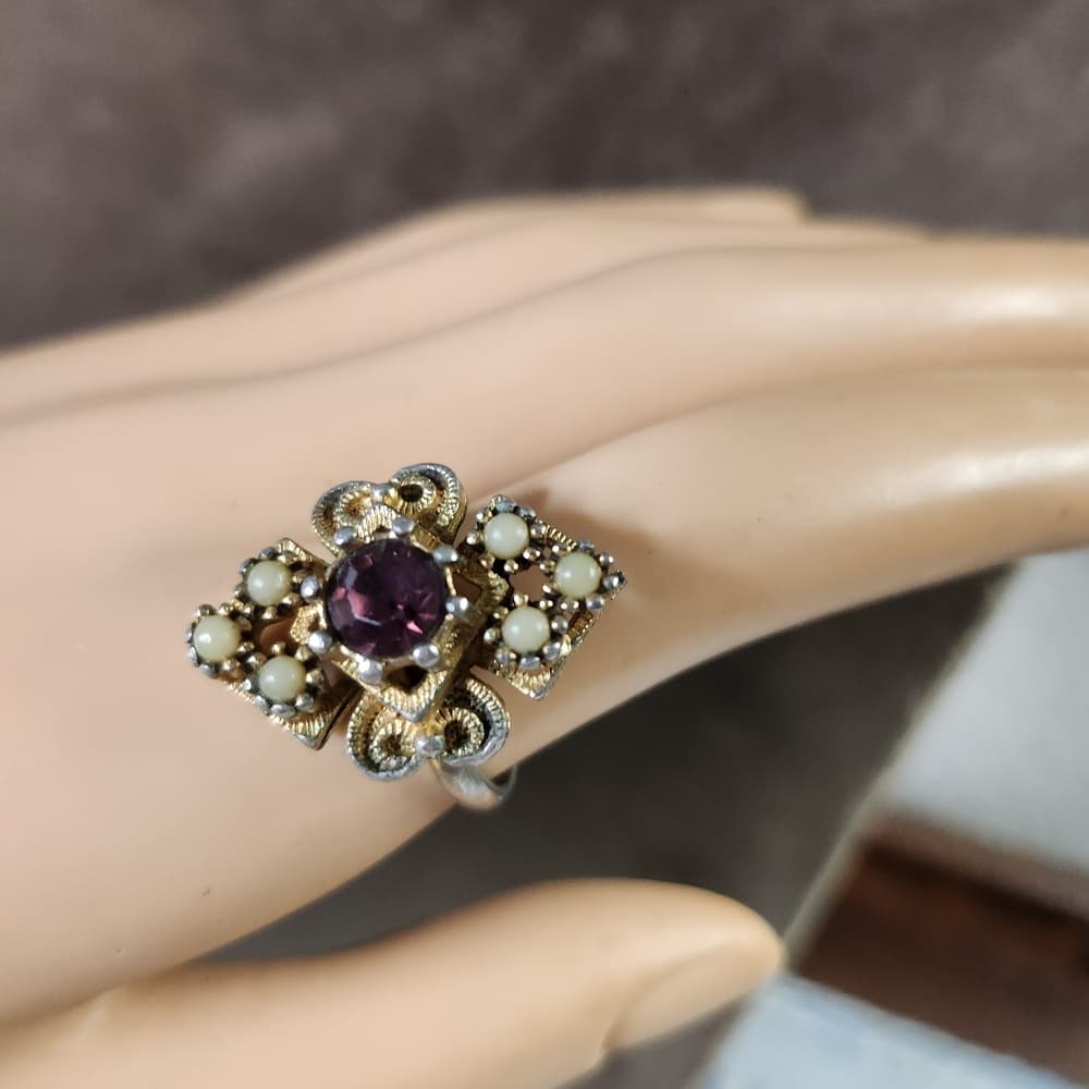Vintage Sarah Coventry Purple Glass Mini Pearl Gold Tone Costume Ring - Thumbnail 2
