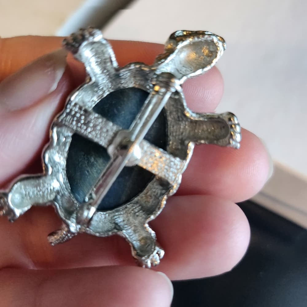Silver Tone Turtle Brooch with Black Tiger's Eye Oval Stone Center - Thumbnail 5