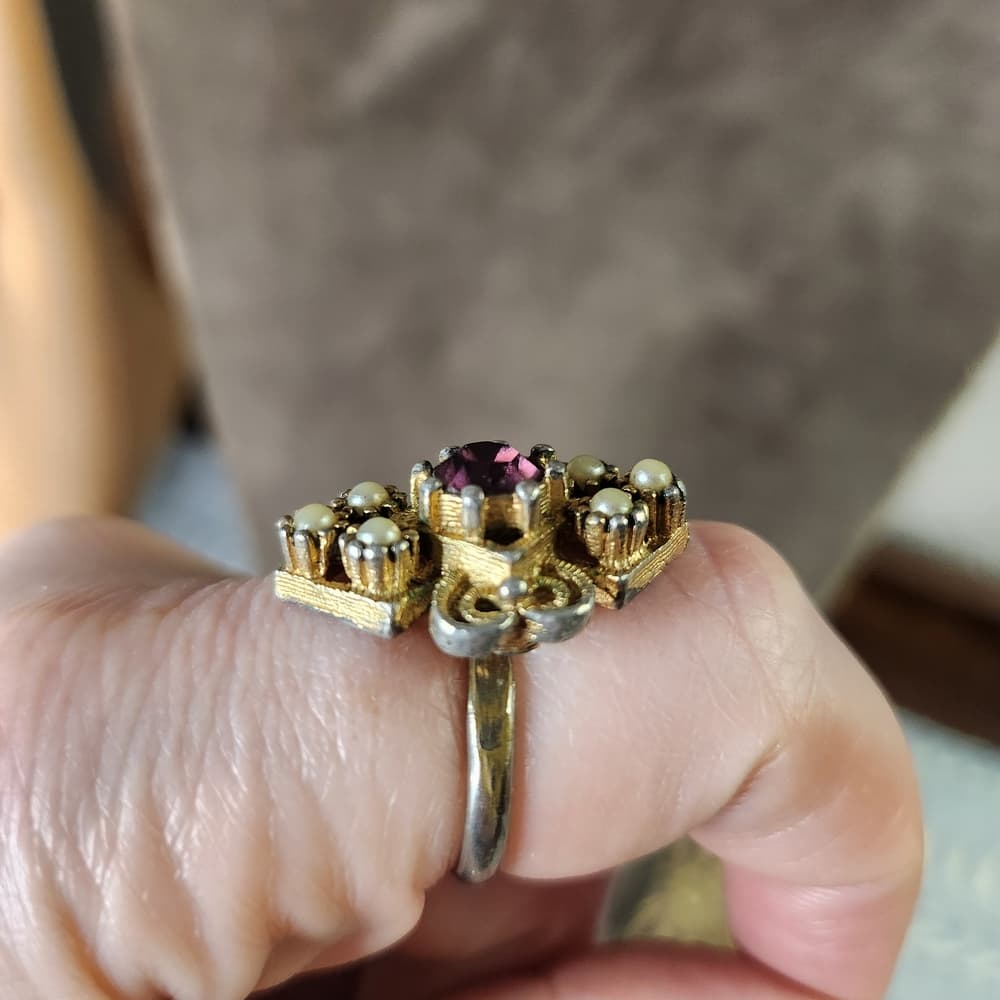 Vintage Sarah Coventry Purple Glass Mini Pearl Gold Tone Costume Ring - Thumbnail 3