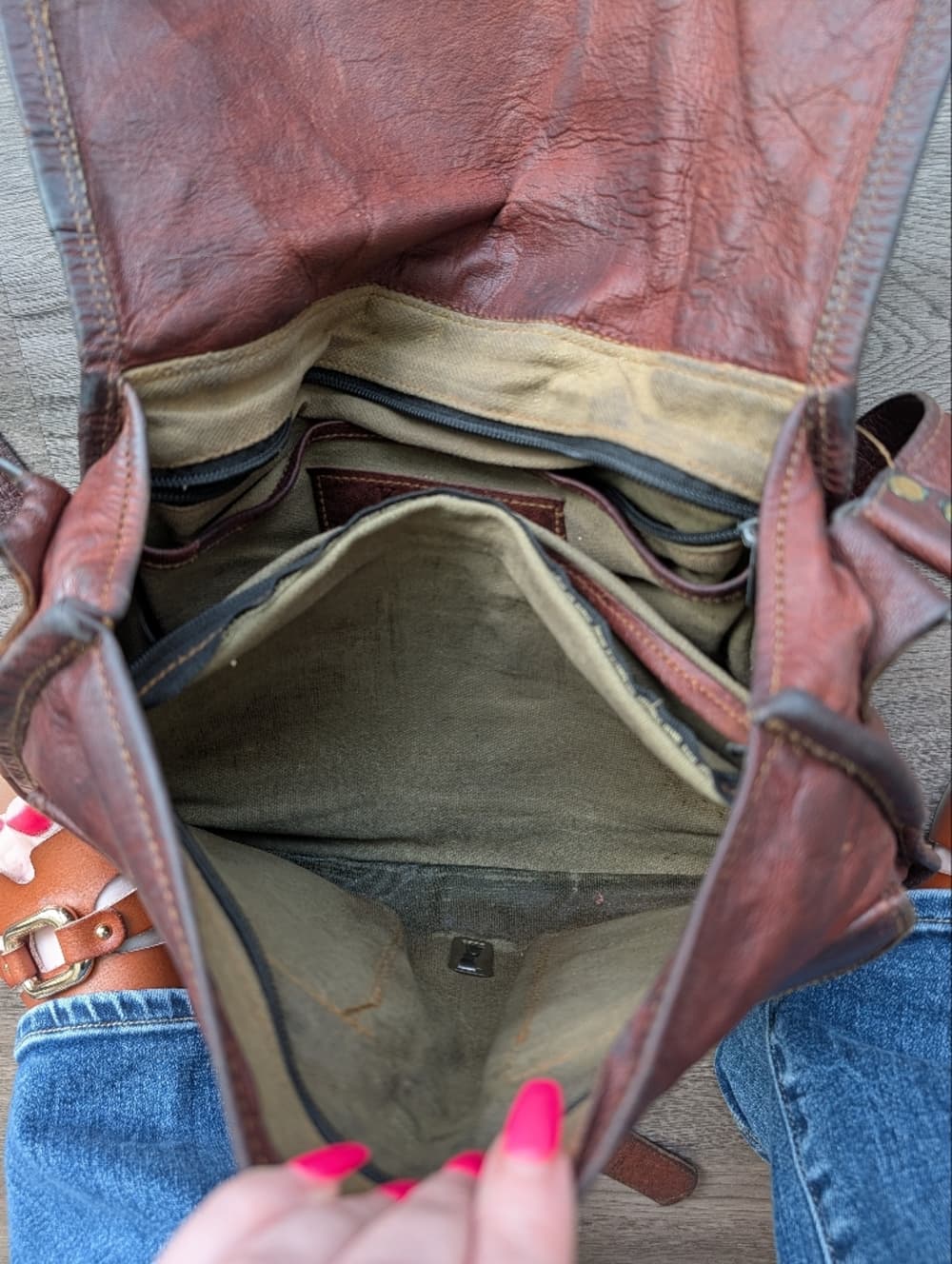 Vintage Komal's Rustic Well Loved Brown Genuine Leather Satchel Messenger Bag - Thumbnail 4