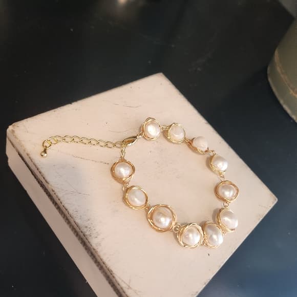 Golden Wire Wrapped Baroque Round Button Freshwater Pearl Bracelet 7.5 - Thumbnail 8