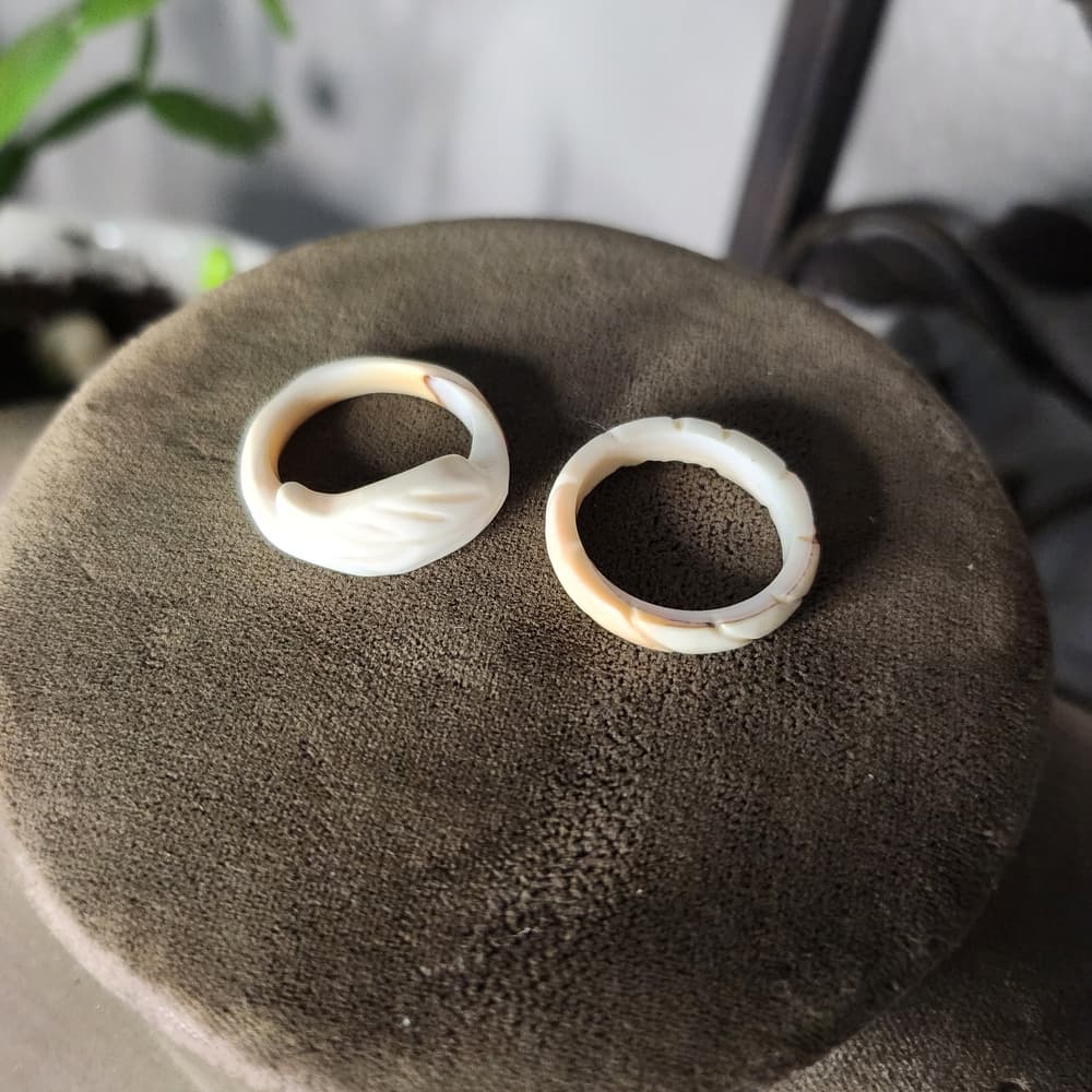 Small Carved Shell Cream and White Floral Leaf Rings Size 6.5 And 6.75 - Thumbnail 7