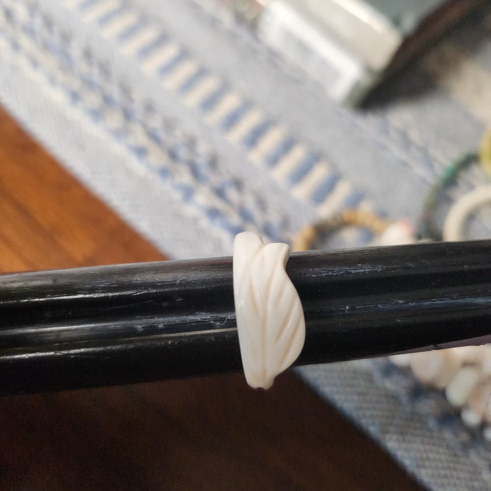 Small Carved Shell Cream and White Floral Leaf Rings Size 6.5 And 6.75 - Thumbnail 5